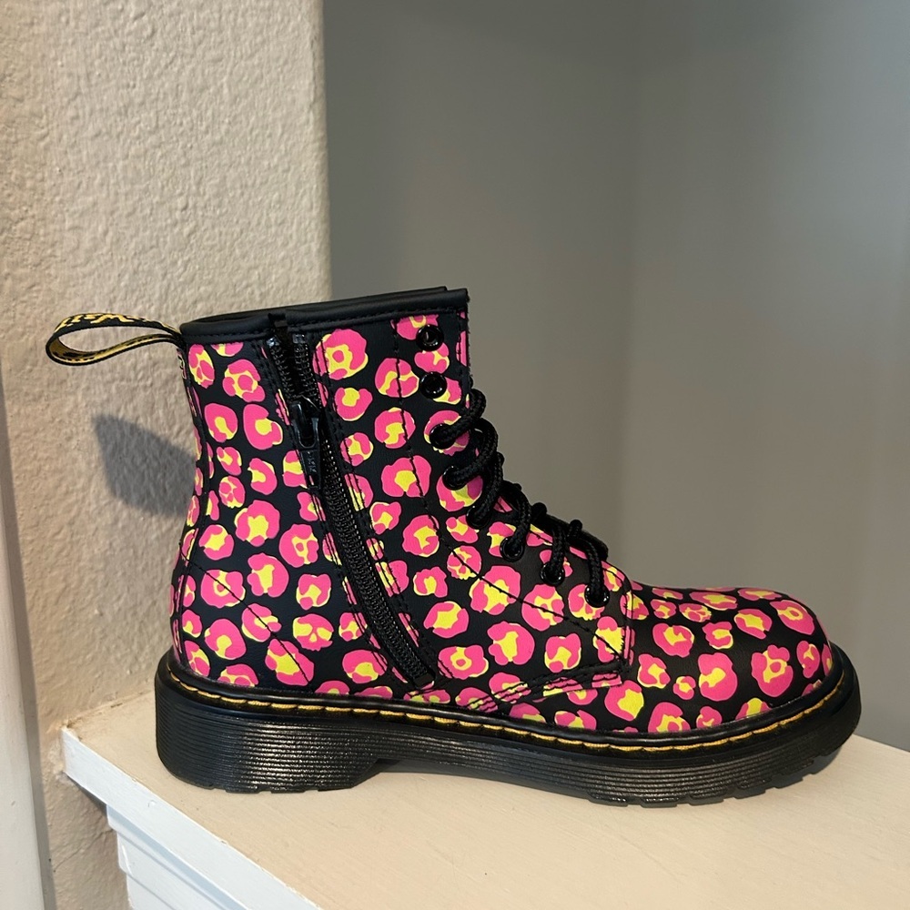 Dr Doc Martens 1460 J Pink Leopard Hydro Leather Combat Boots Youth Girls Size 2 - Picture 6 of 10